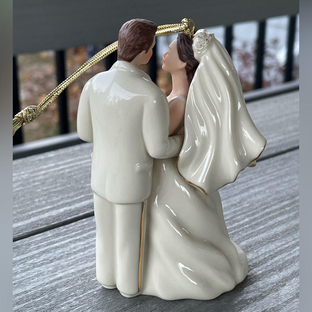 LIKE NEW! Lenox Cream and Gold 2005 Wedding Ornament - Picture 3 of 8